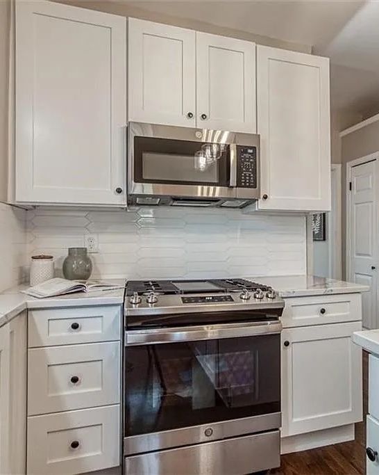 Kitchen cabinets and backsplash
